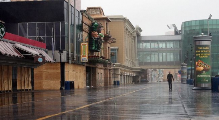 Superstorm Sandy heads toward eastern U.S.