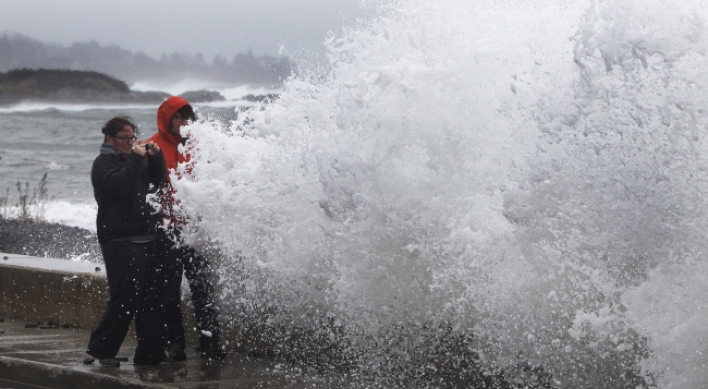 Superstorm Sandy slams into Atlantic coast