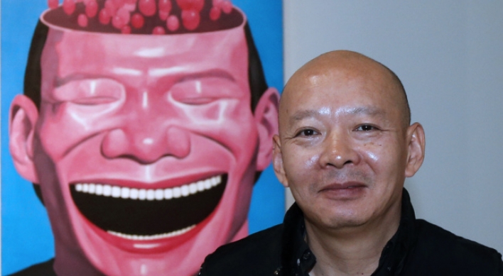 Chinese art star Yue brings ‘laughing men’ to Europe