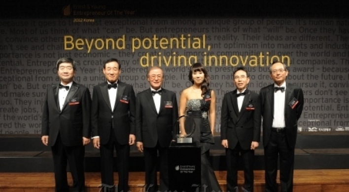 FILA Global chief Yoon wins Ernst & Young award