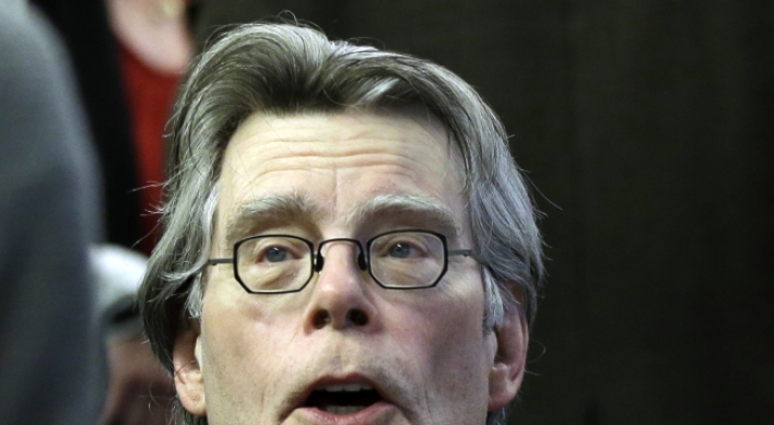 Stephen King offers writing tips to students