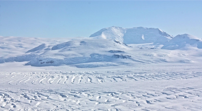 Scientists to probe lake hidden under ice