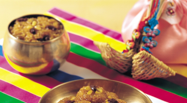 Yaksik, (sweet rice with nuts and jujubes)