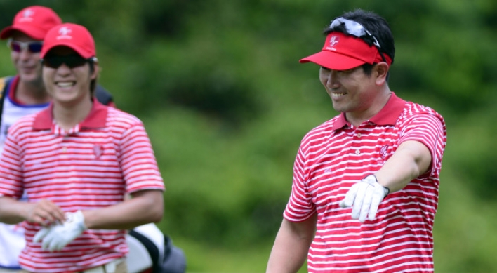 Injured Yang Yong-eun leads Asians to Day 2 victory in Royal Trophy