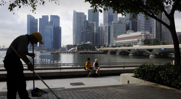 Singapore growth averts recession