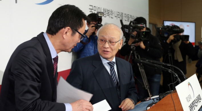 Park’s team filled with experts, aides