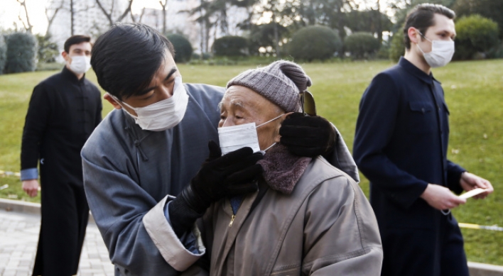 Resumed factory smoke clouds China anti-pollution pledges