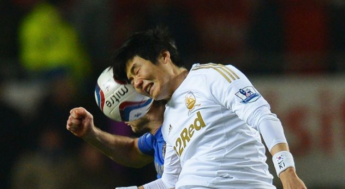 Swansea silences Chelsea to reach League Cup final