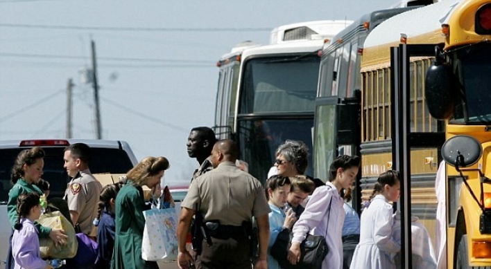 Probe over U.S. polygamous sect, fleeing women