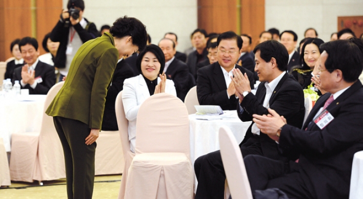 Park reaches out to her own party