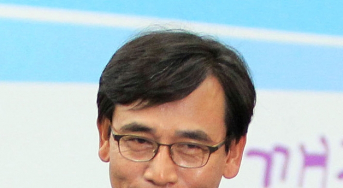 Former progressive party co-chairman Rhyu Si-min retires from politics
