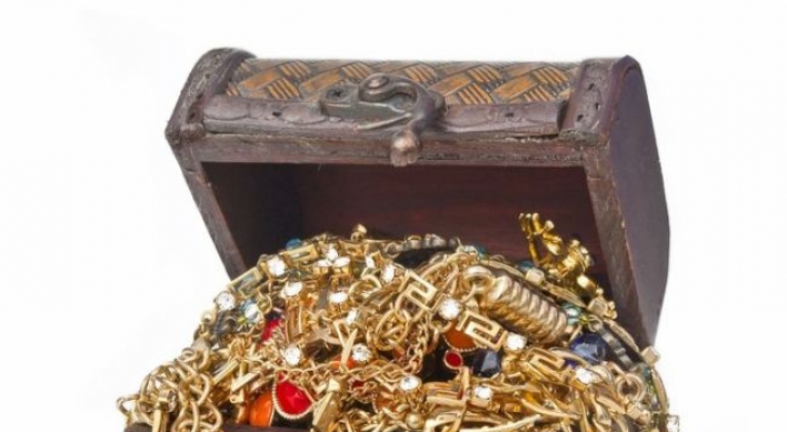 Teen finds buried treasure in Kingston