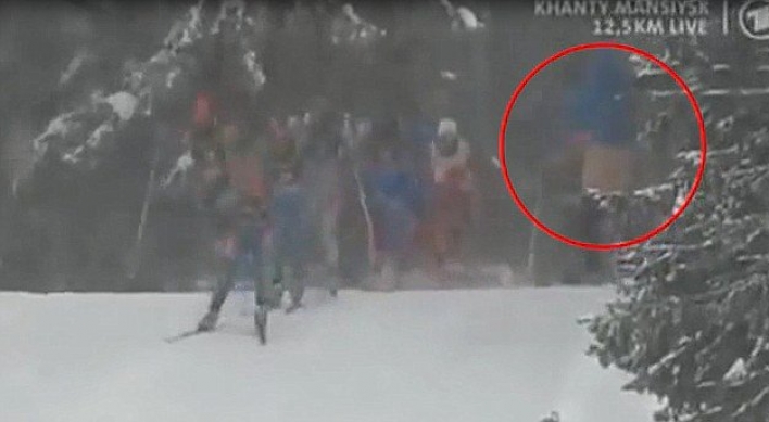 Pervert flashes female skiers at biathlon competition