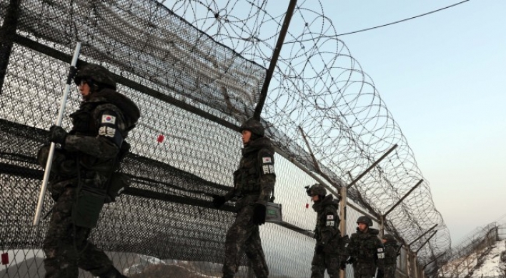 N. Korea pulls plug on military hotline, closes border office