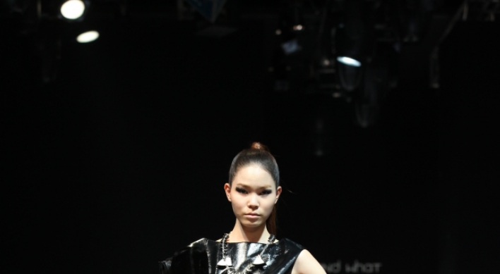 2013 춘계 서울 패션위크, 현대 여성상을 선보이다