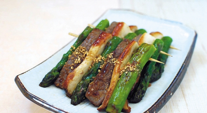 Sanjeok, (skewered beef with asparagus, mushrooms)