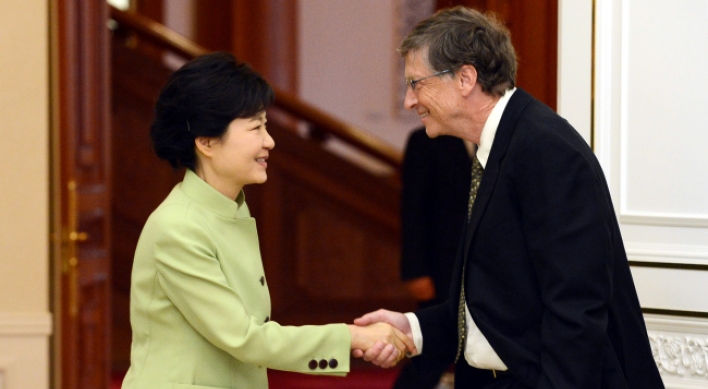 빌 게이츠, 박근혜 대통령과 창조경제 및 원자로 공동개발을 논의하다