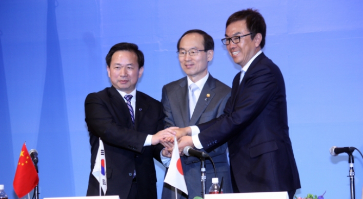 Korea, China, Japan pledge joint action to tackle pollution