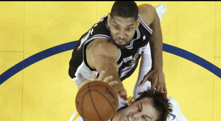 Warriors charge past Spurs to knot series