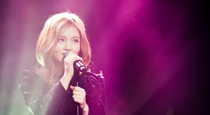 Lee Hi takes first solo concert in her stride