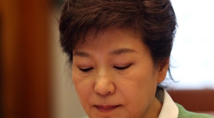Park apologizes over alleged sexual misconduct by ex-spokesman