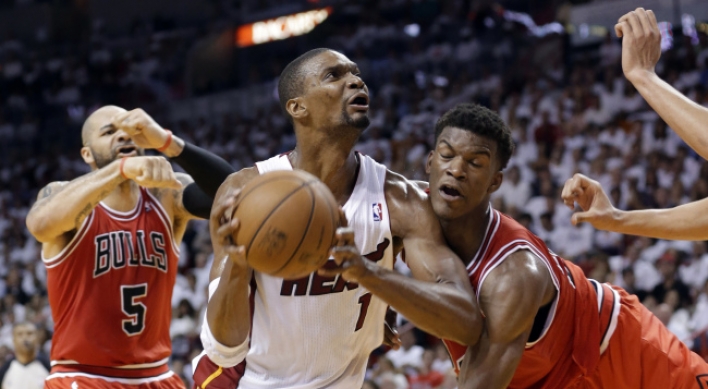 Heat rally past Bulls to advance, 94-91