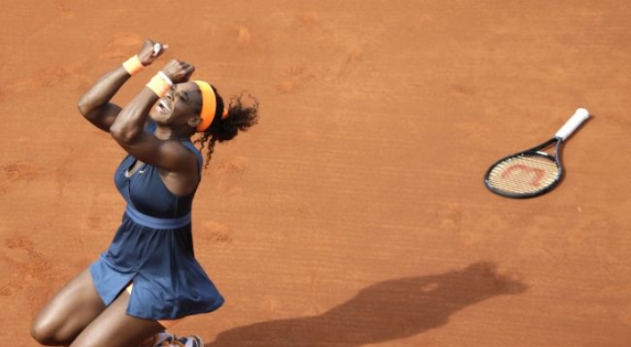 After last year’s debacle, Serena beats Sharapova for French Open title