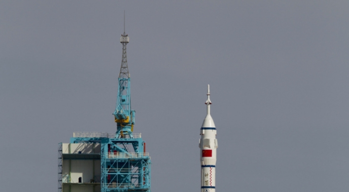 Chinese spacecraft blasts off with 3 astronauts