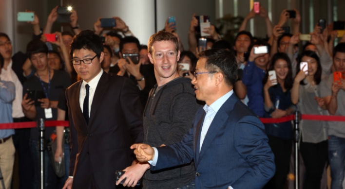 Zuckerberg asks Samsung for “Facebook phone”: sources