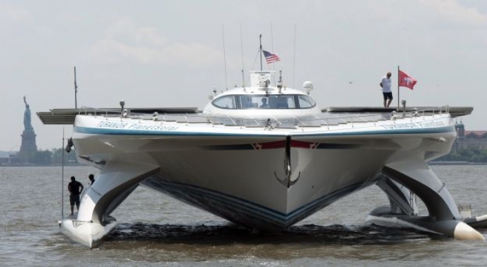 Solar-powered boat shines in N.Y.