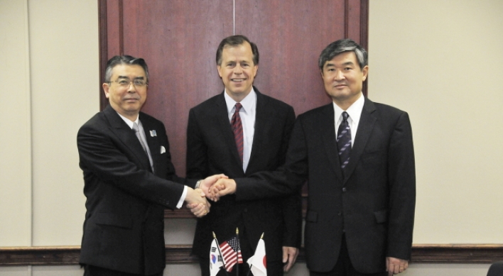 Seoul, Washington, Tokyo raise standard for talks with N.K.