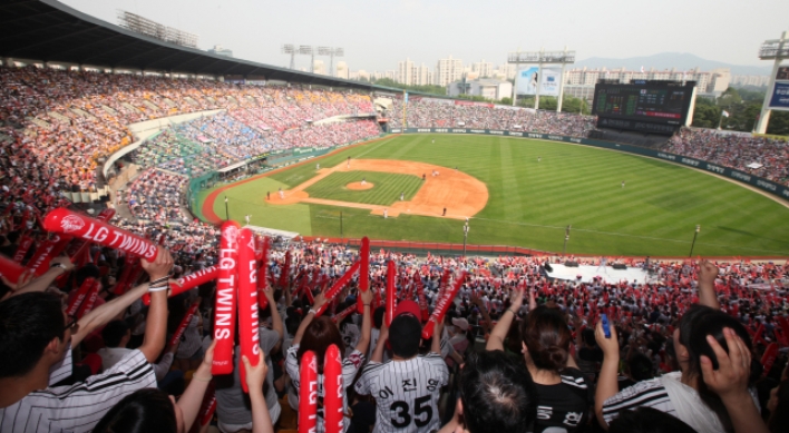 Injuries prompt change to outfield walls at baseball stadiums