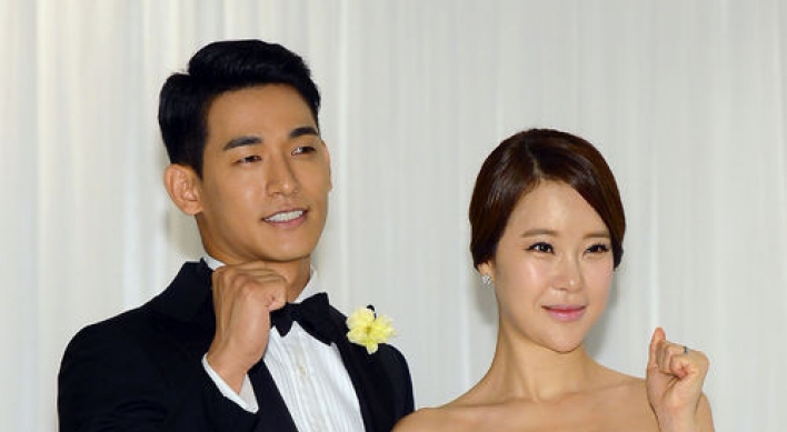 Singer Baek Ji-young suffers miscarriage