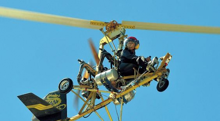 Hairdresser dreams of freedom in Chinese skies