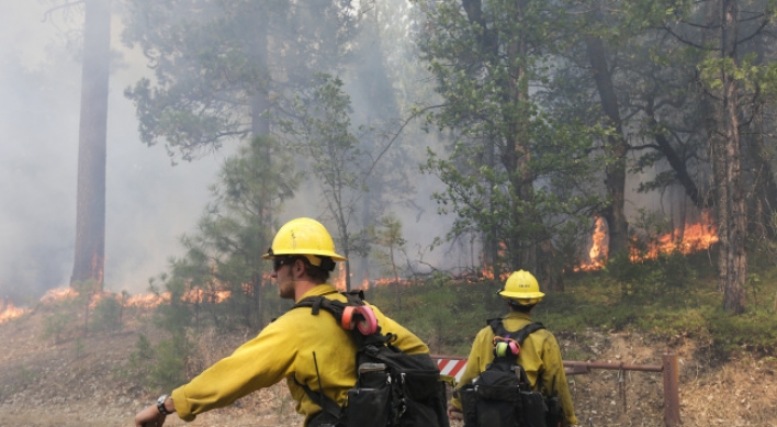 U.S. wildfire spreads toward San Francisco water supply