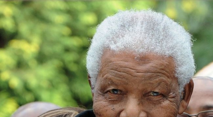 Mandela discharged from hospital, returns home