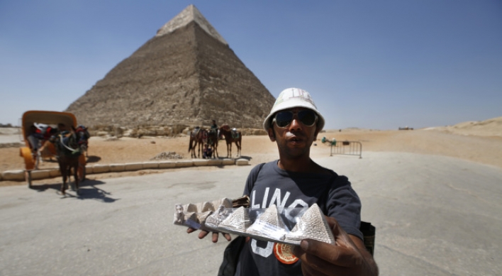 Pyramids quiet on visit to crisis-hit Egypt