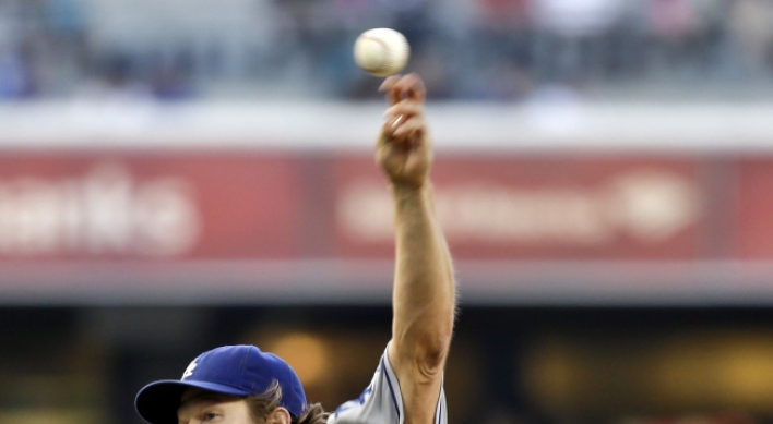 Kershaw strikes out 10, Dodgers defeat Padres