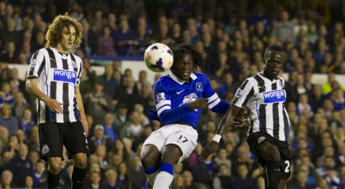 Lukaku lifts Everton to 3-2 victory