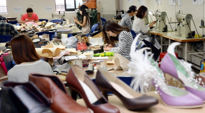 Students learn traditional shoemaking trade