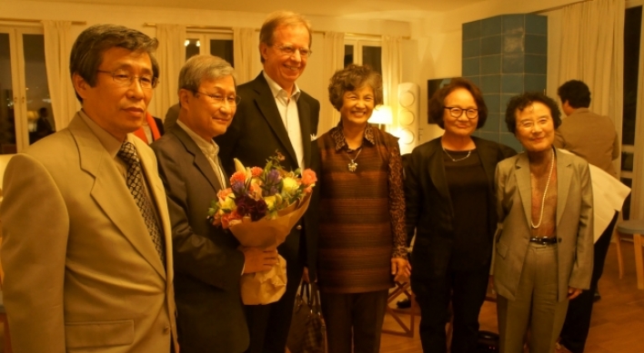 Seoul Literary Society hosts poet Kim Kwang-kyu
