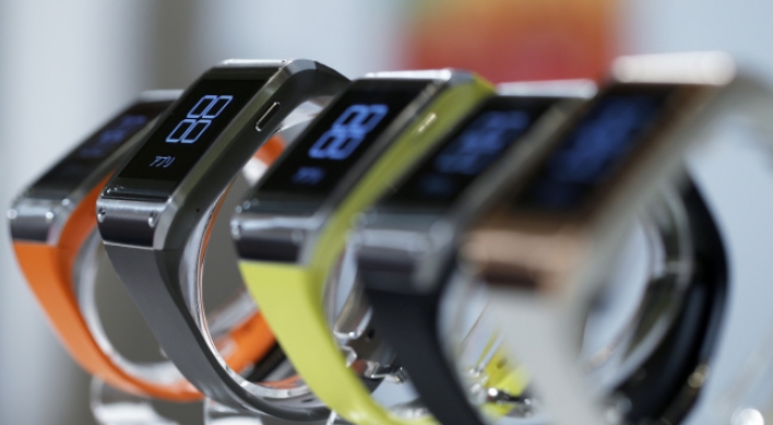 Smart watches pose threat to Swiss industry