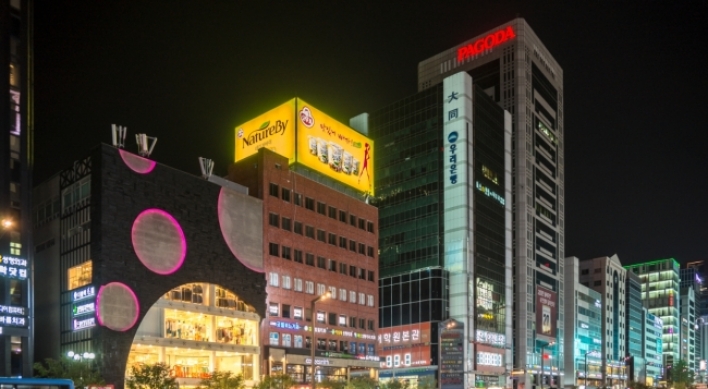 Global retailers test out Seoul shopping streets