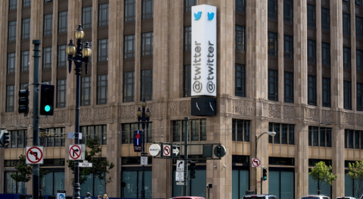 Twitter hikes IPO price, could raise up to $2b