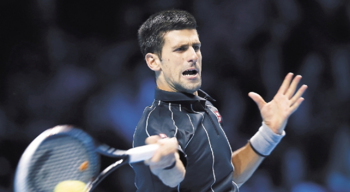 Djokovic advances to semis in ATP Finals