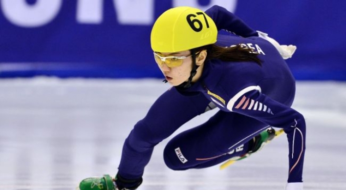 Teenager Shim Suk-hee captures three titles at World Cup Short Track in Italy