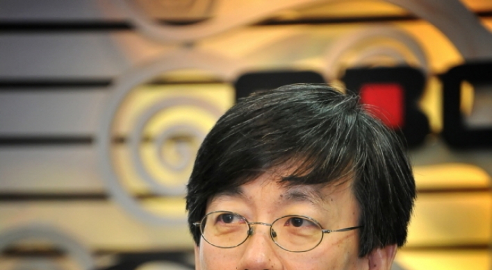 Regulator looks to punish Sohn Suk-hee for ‘unfair report’