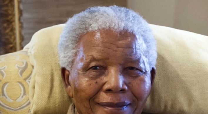 Nelson Mandela, South Africa's peacemaker, dies