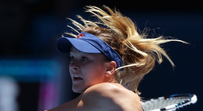 Radwanska knocks champ Azarenka