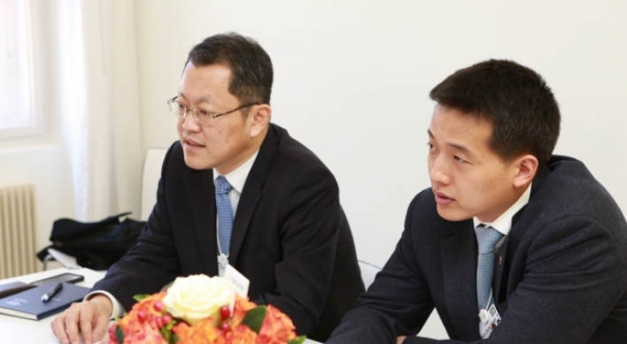 Hanwha capitalizes on Davos forum for solar marketing